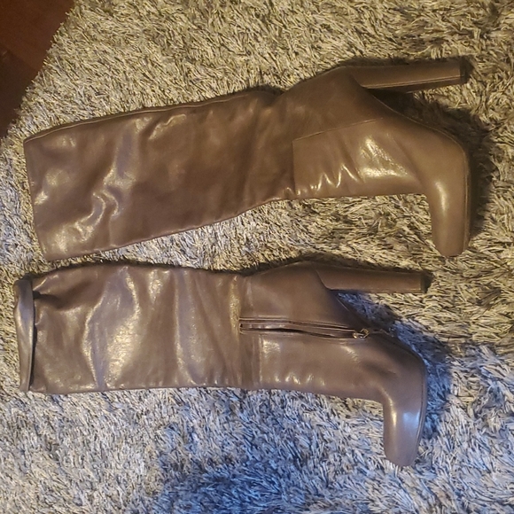 Prada leather boots - Picture 3 of 3